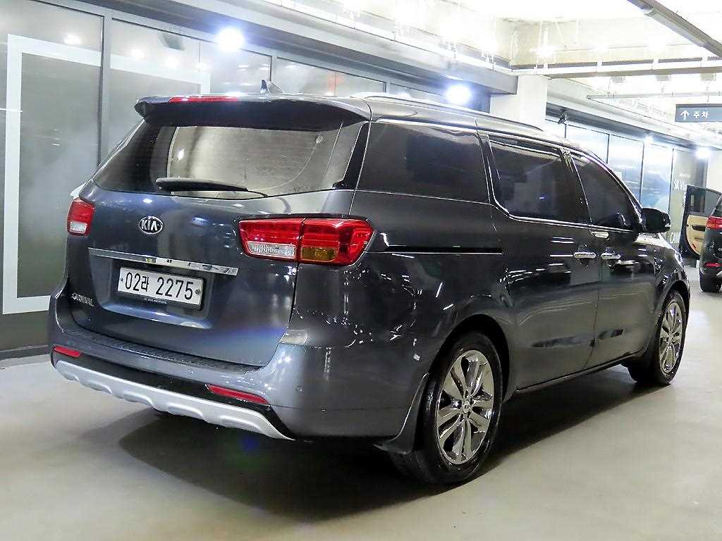 KIA Carnival - Vista 4