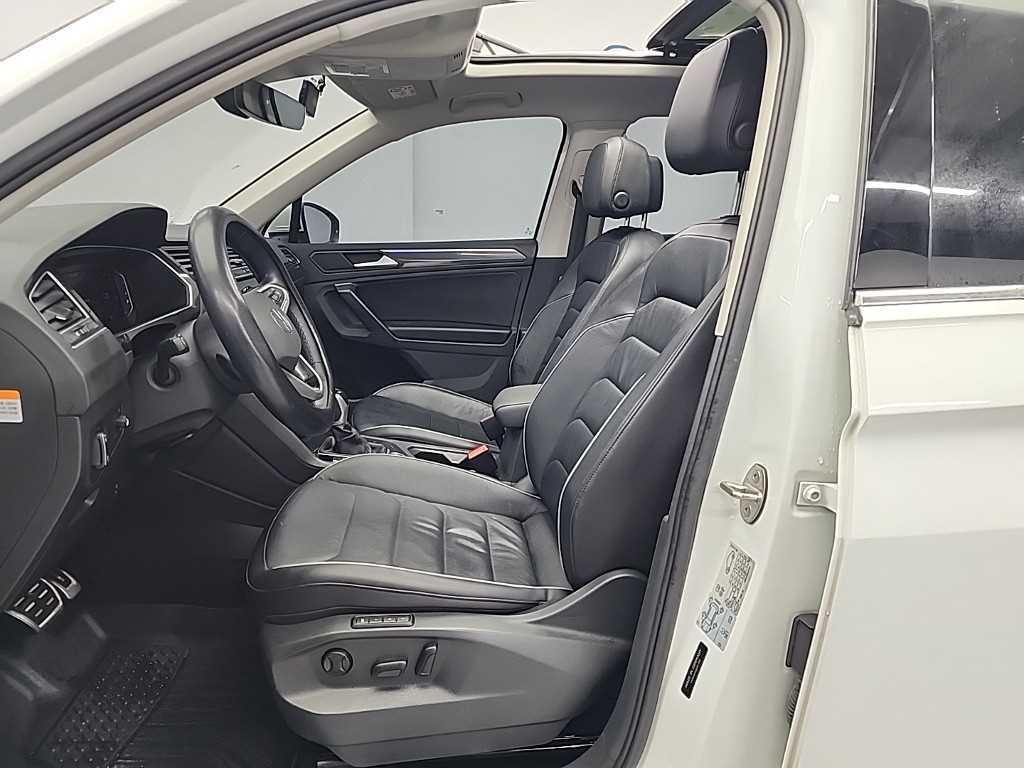 Volkswagen Tiguan - Vista 11