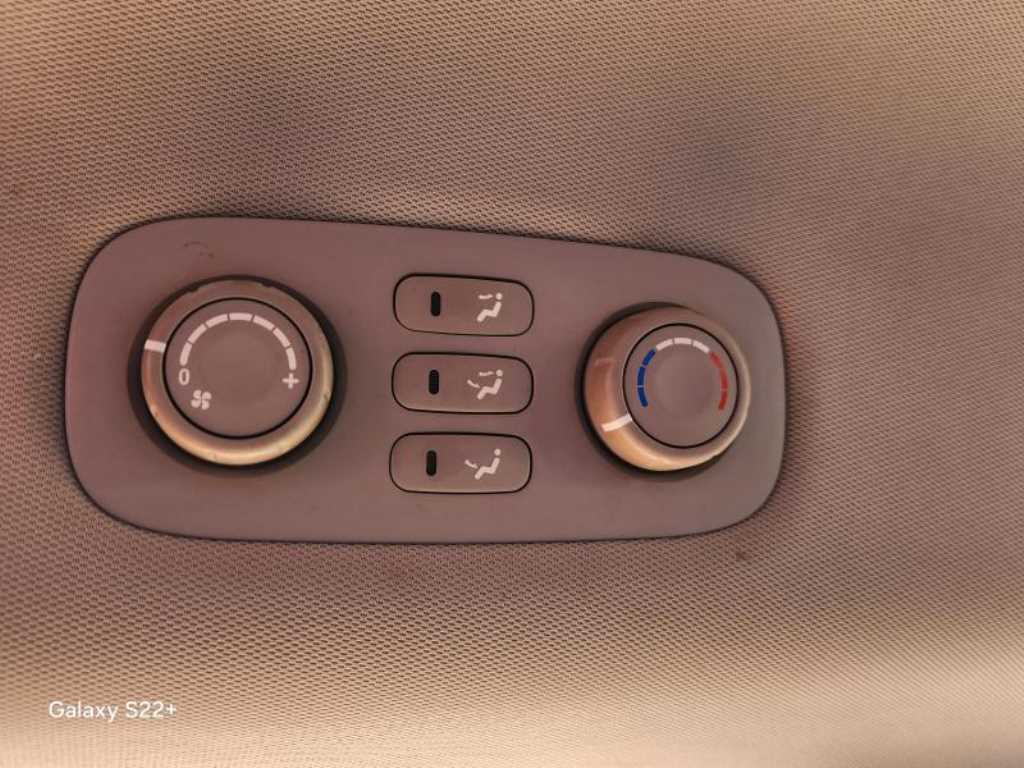 KIA Carnival - Vista 12