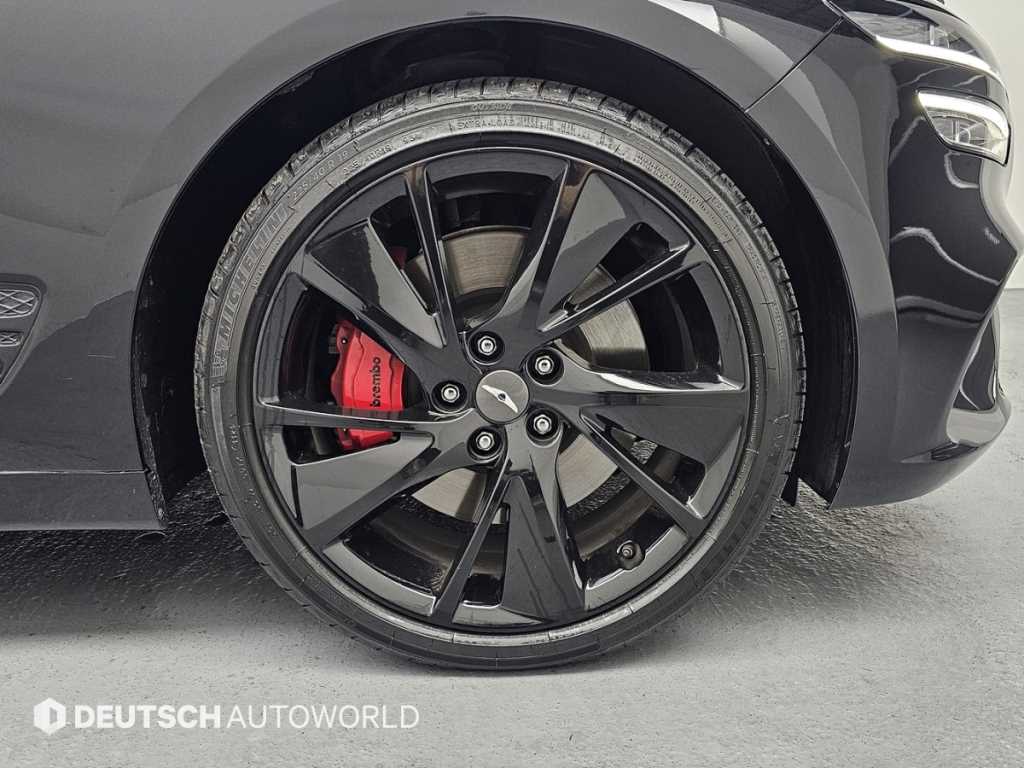 Genesis G70 - Vista 5