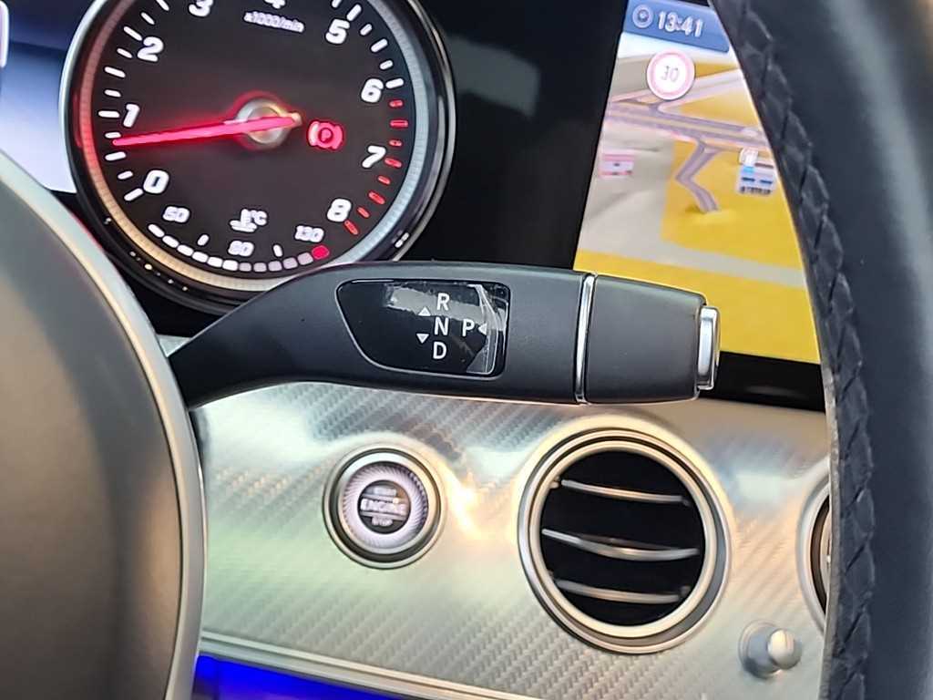 Mercedes Benz E class - Vista 8