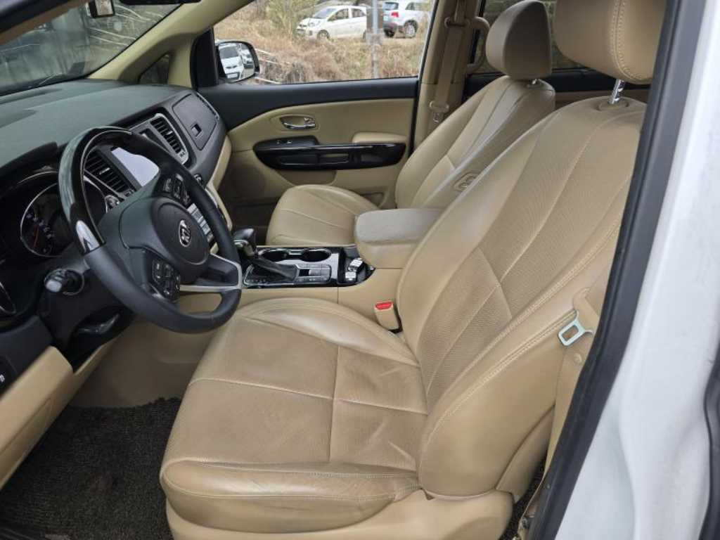 KIA Carnival - Vista 6