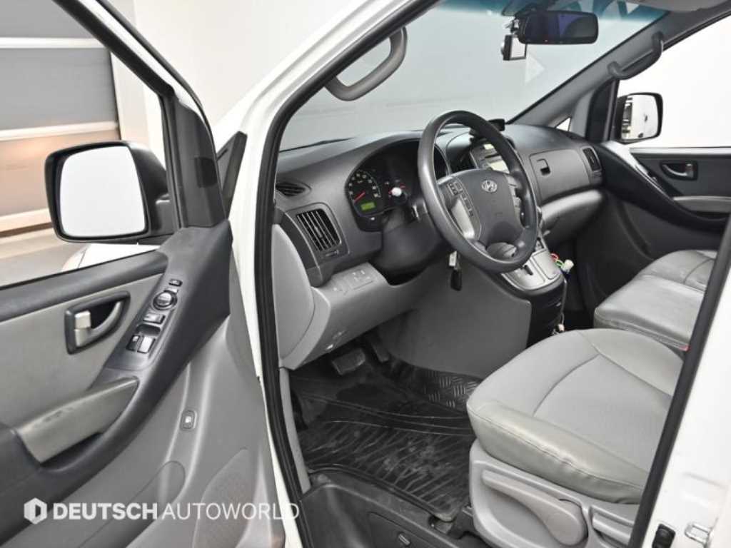 HYUNDAI Starex - Vista 11