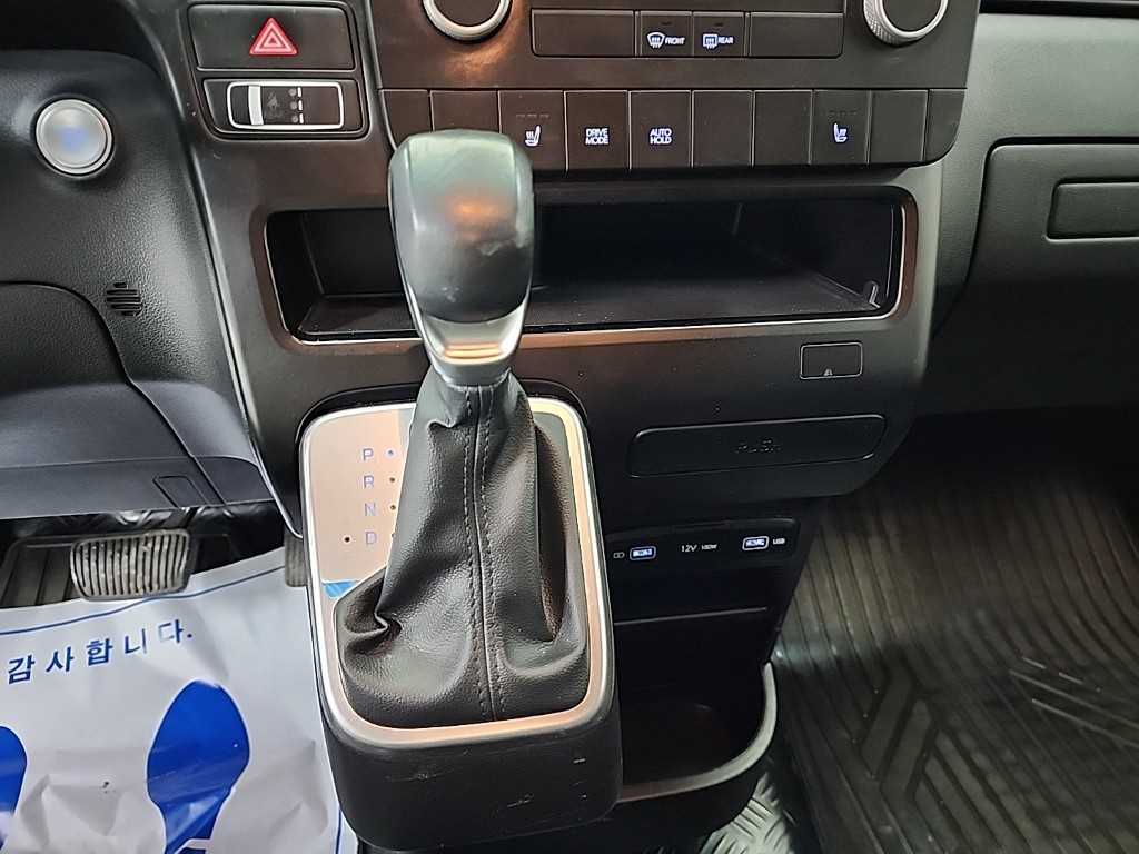 HYUNDAI Staria - Vista 8