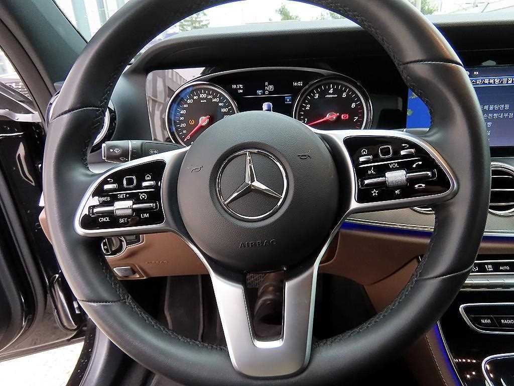 Mercedes Benz E class - Vista 8