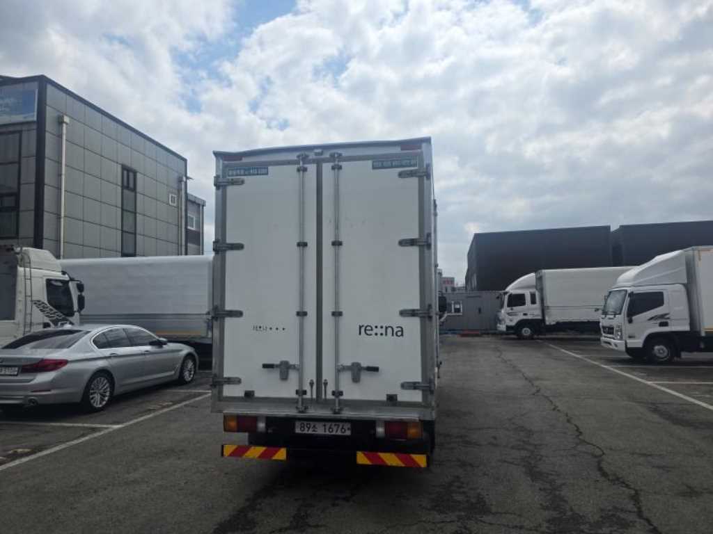 medium and large cargo truck - Vista 5