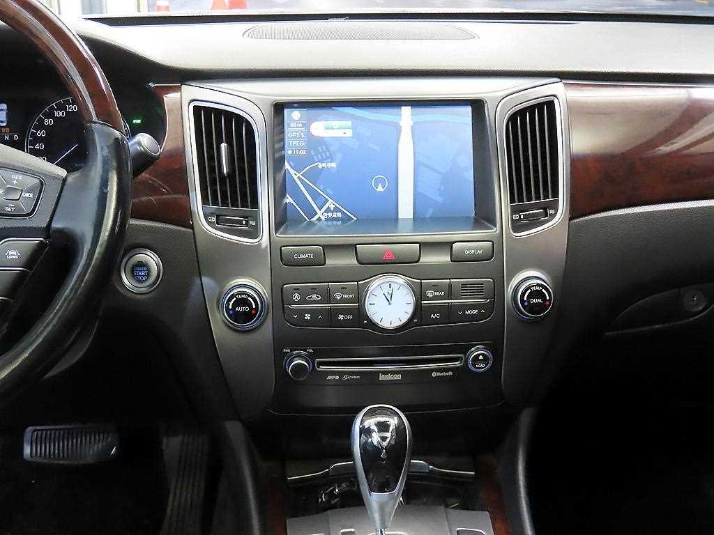 HYUNDAI Equus - Vista 11