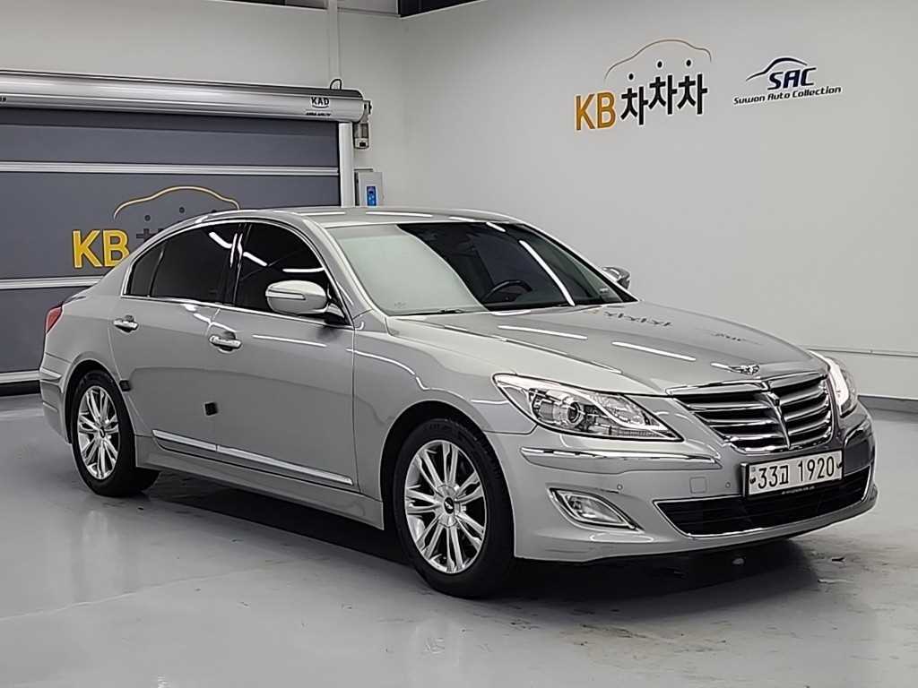 HYUNDAI Genesis - Vista 4