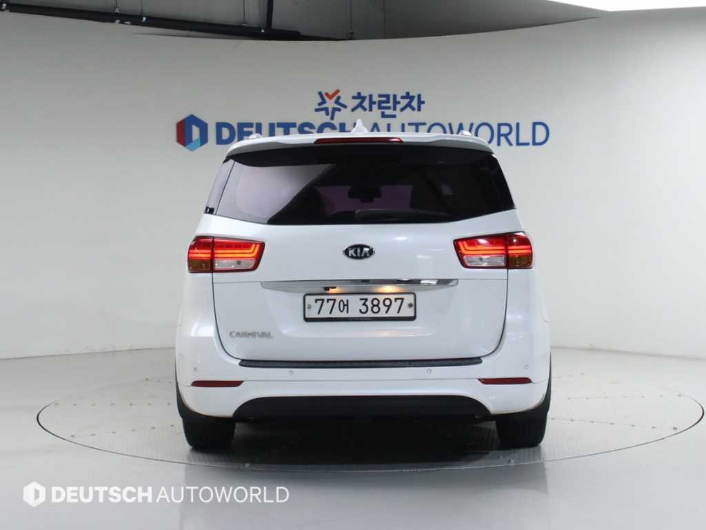 KIA Carnival - Vista 4