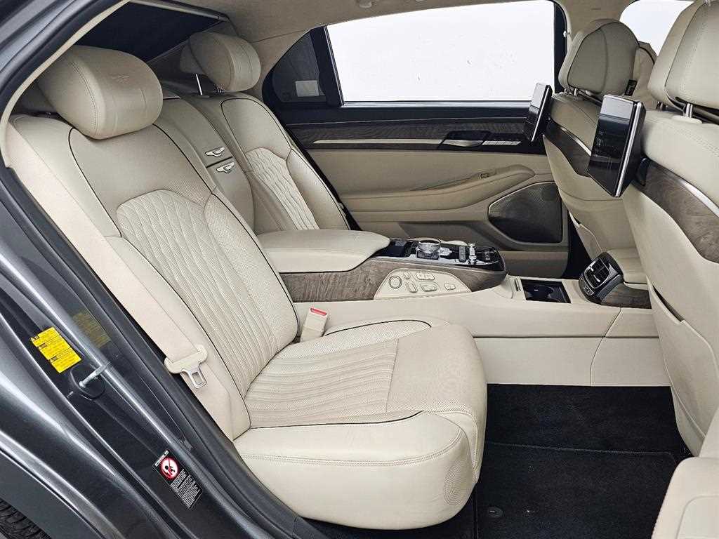 Genesis G90 - Vista 12