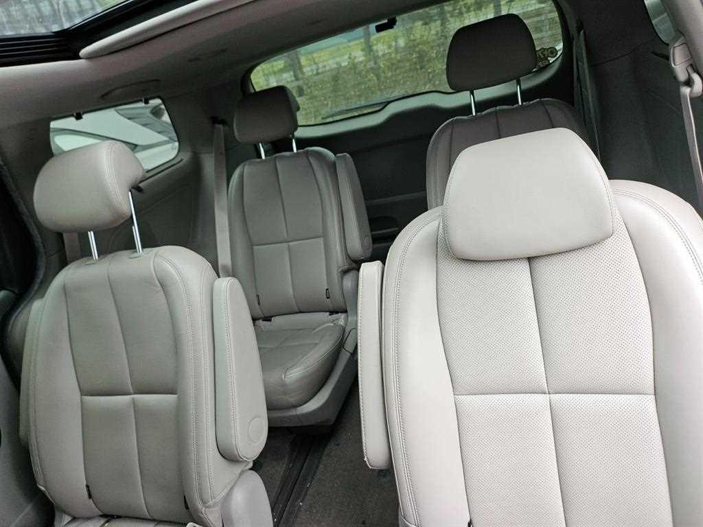 KIA Carnival - Vista 6