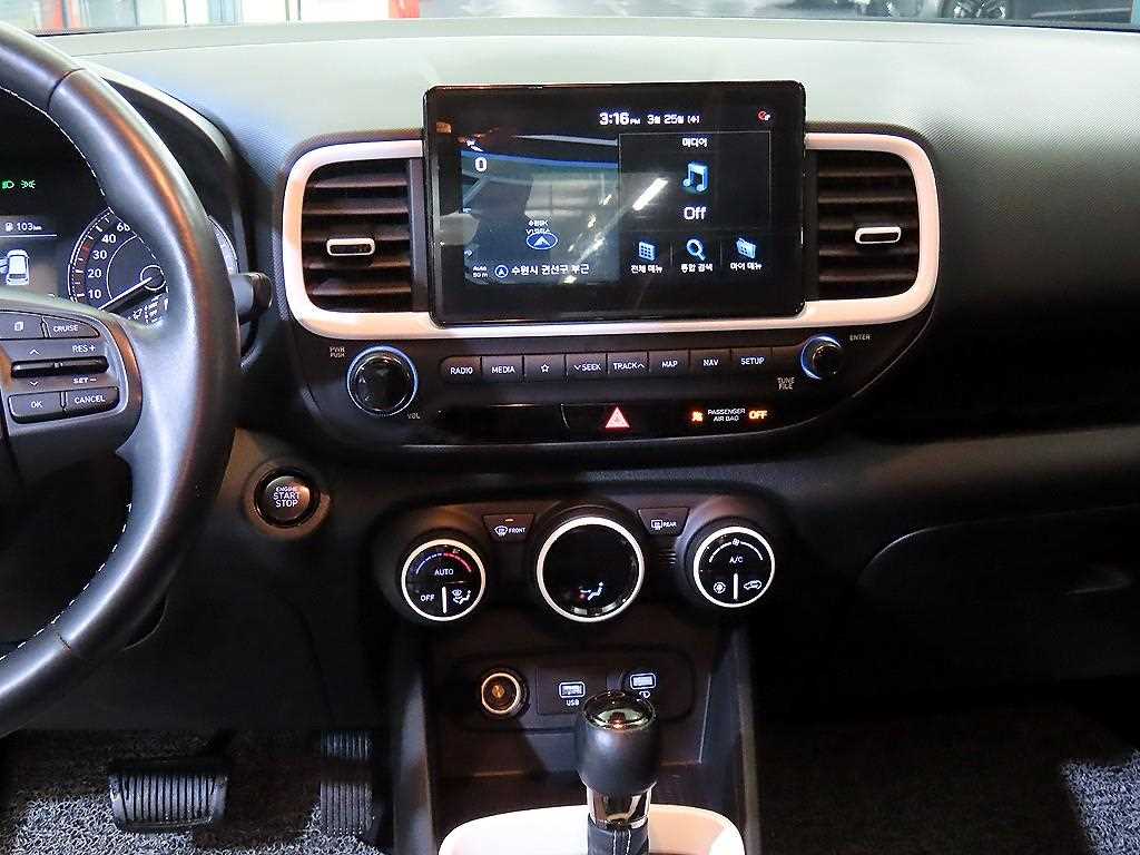 HYUNDAI Venue - Vista 11