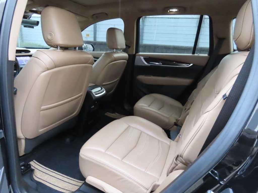 Cadillac XT6 - Vista 8