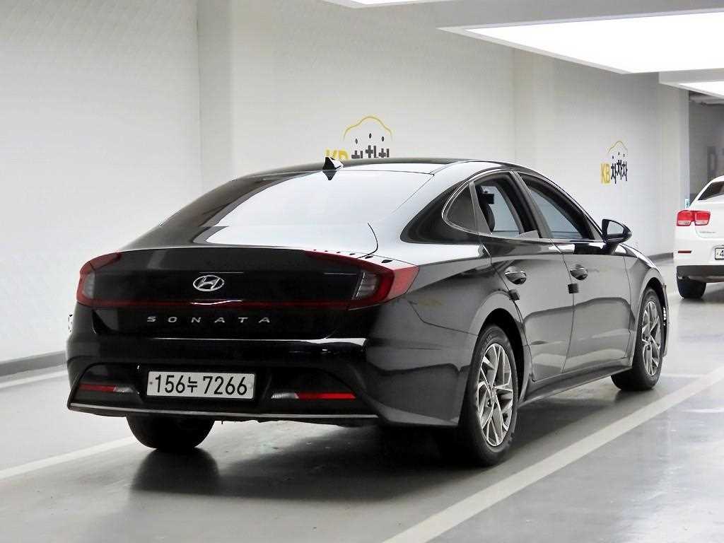 HYUNDAI Sonata - Vista 4