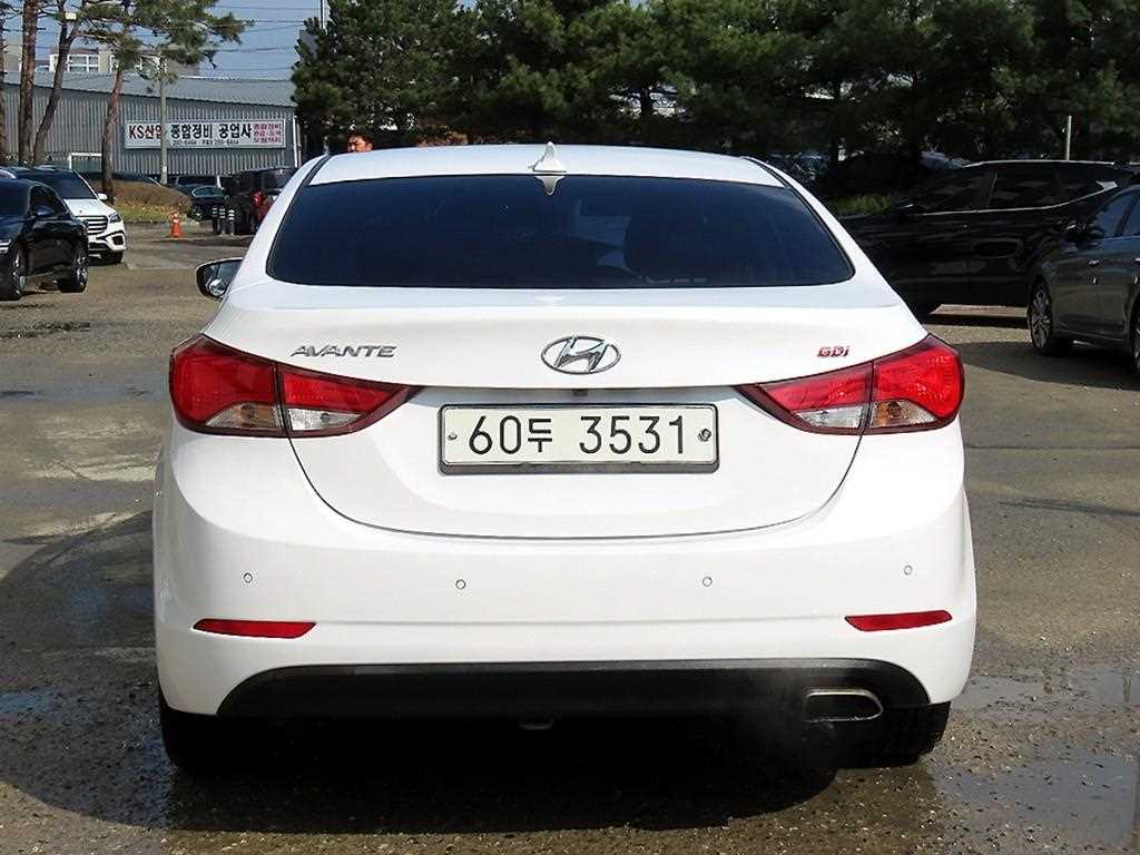 HYUNDAI Avante - Vista 4