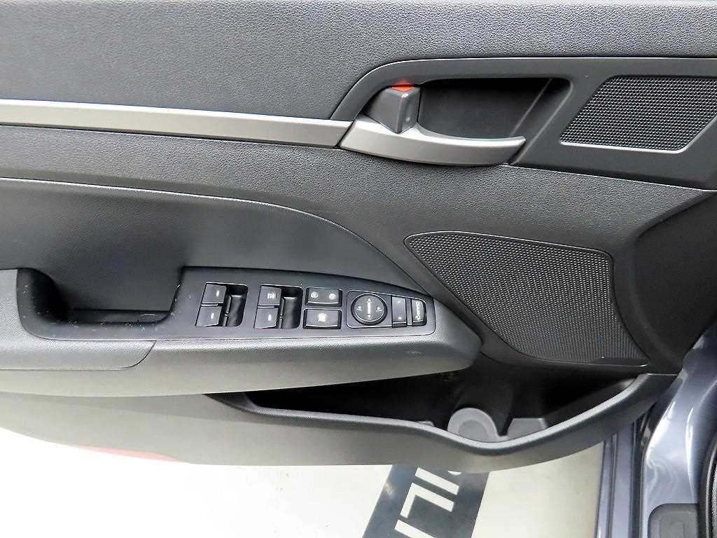 HYUNDAI Avante - Vista 11