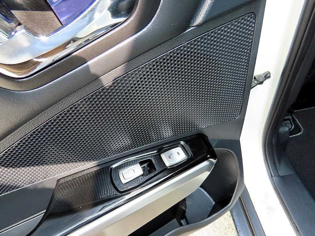 Ssangyong Tivoli 2015 Blanco - Importación desde Corea - HF Imports Iquique - Foto 18