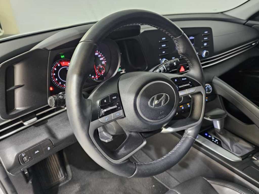 HYUNDAI Avante - Vista 9