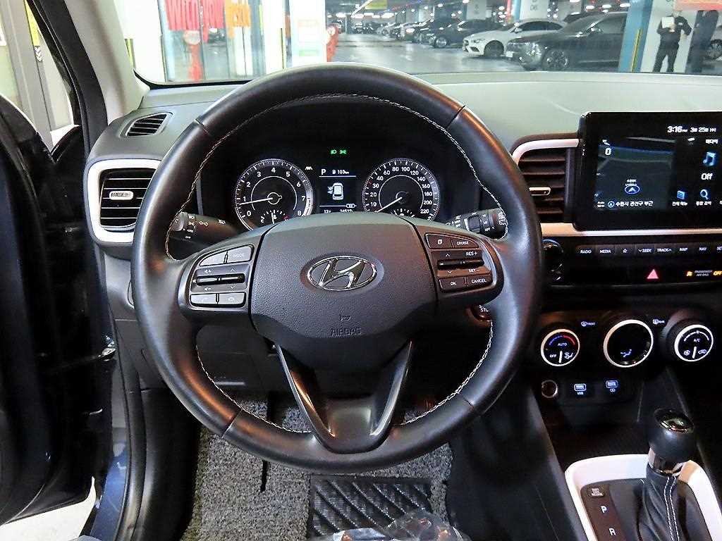 HYUNDAI Venue - Vista 8