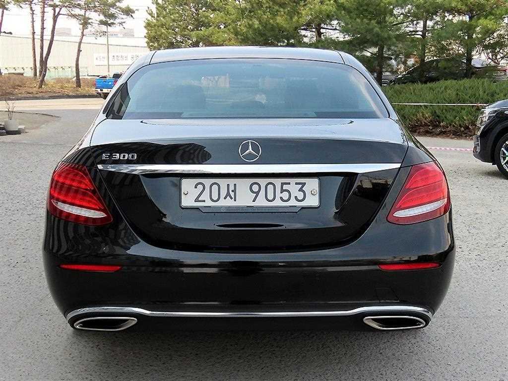 Mercedes Benz E class - Vista 4