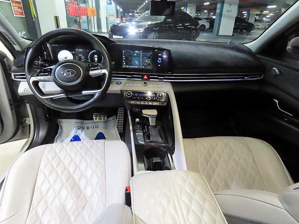 HYUNDAI Avante - Vista 10