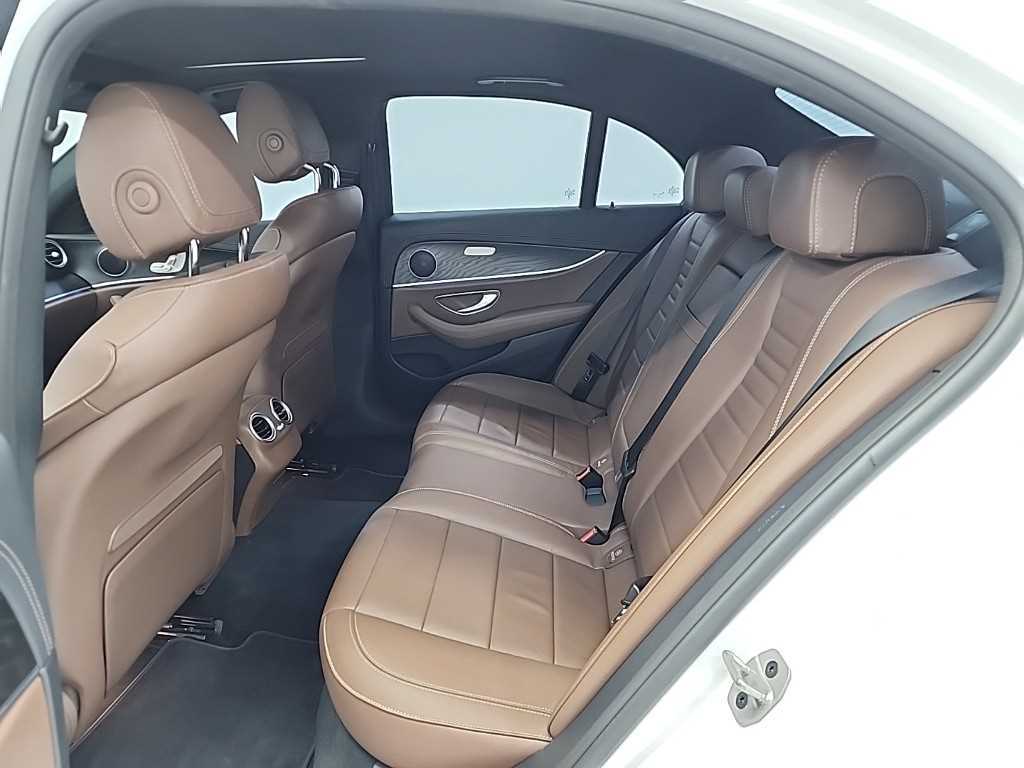 Mercedes Benz E class - Vista 12