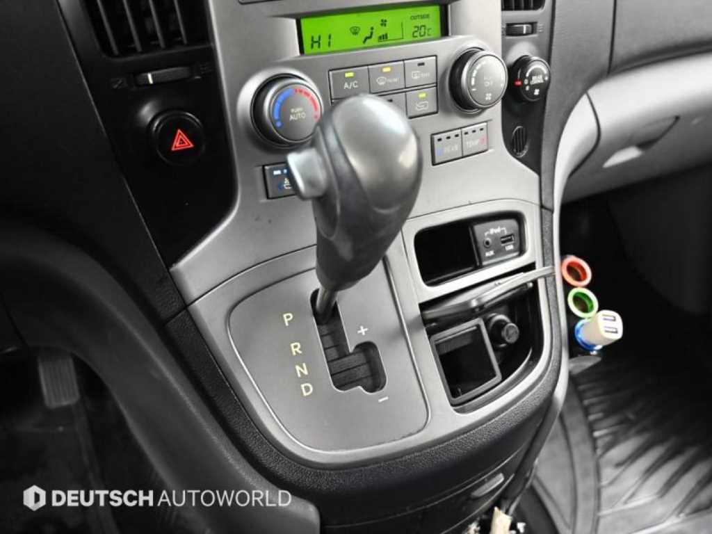 HYUNDAI Starex - Vista 9