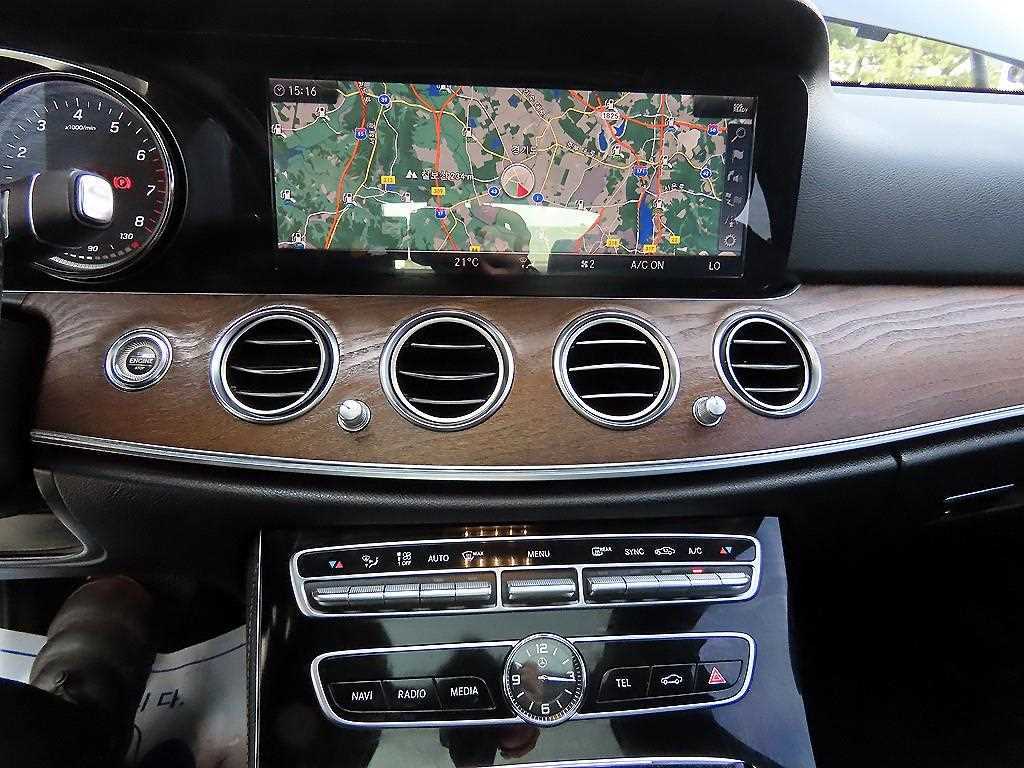 Mercedes Benz E class - Vista 12