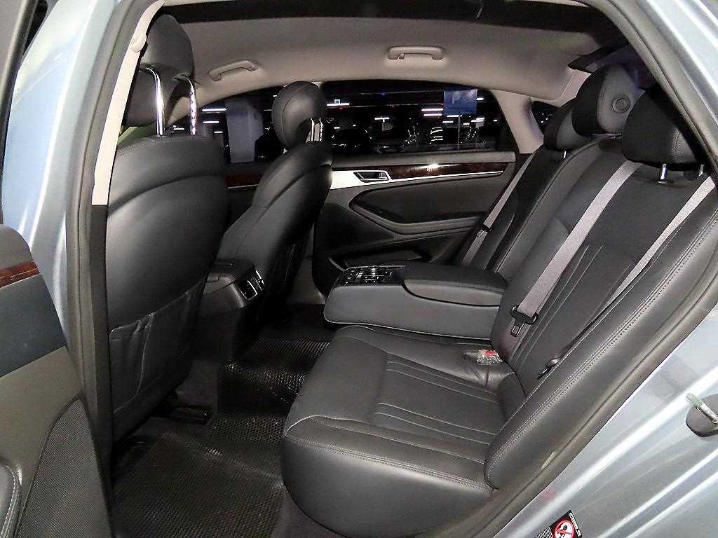 HYUNDAI Genesis - Vista 7