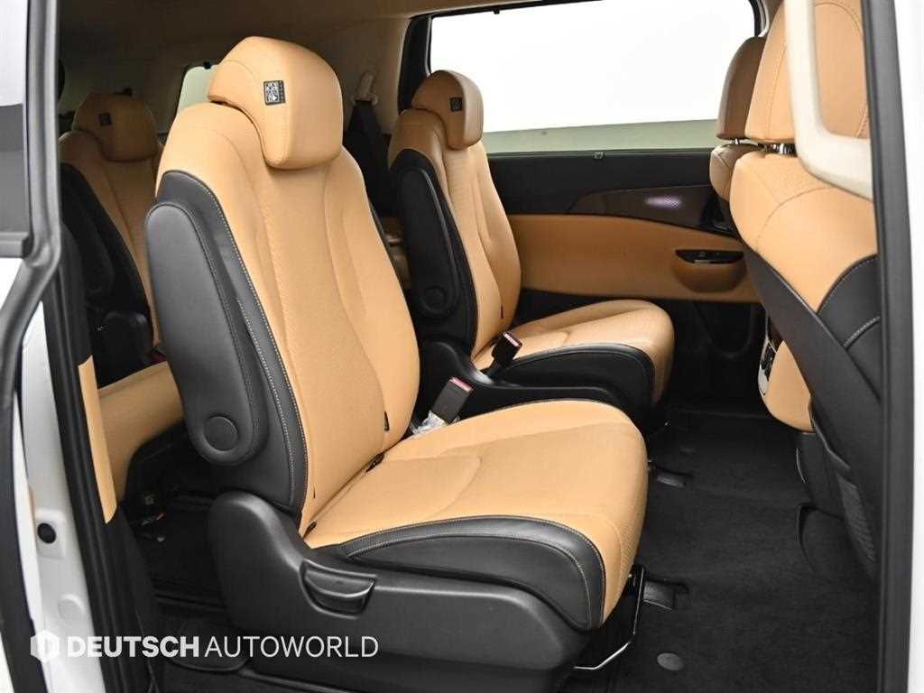 KIA Carnival - Vista 12