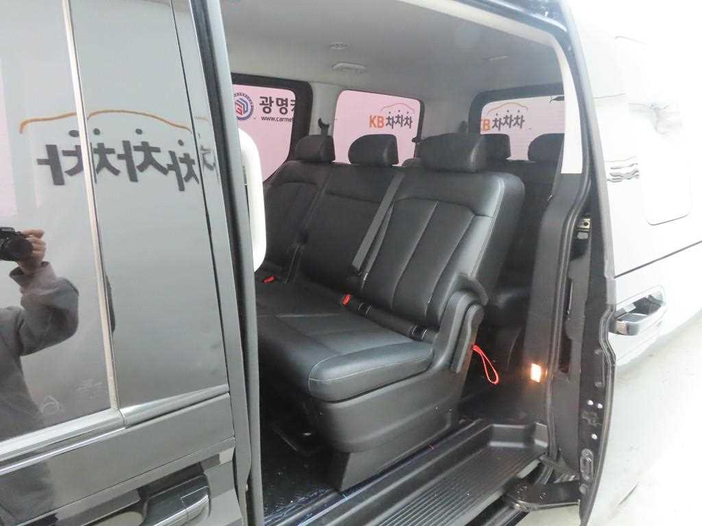 HYUNDAI Staria - Vista 6