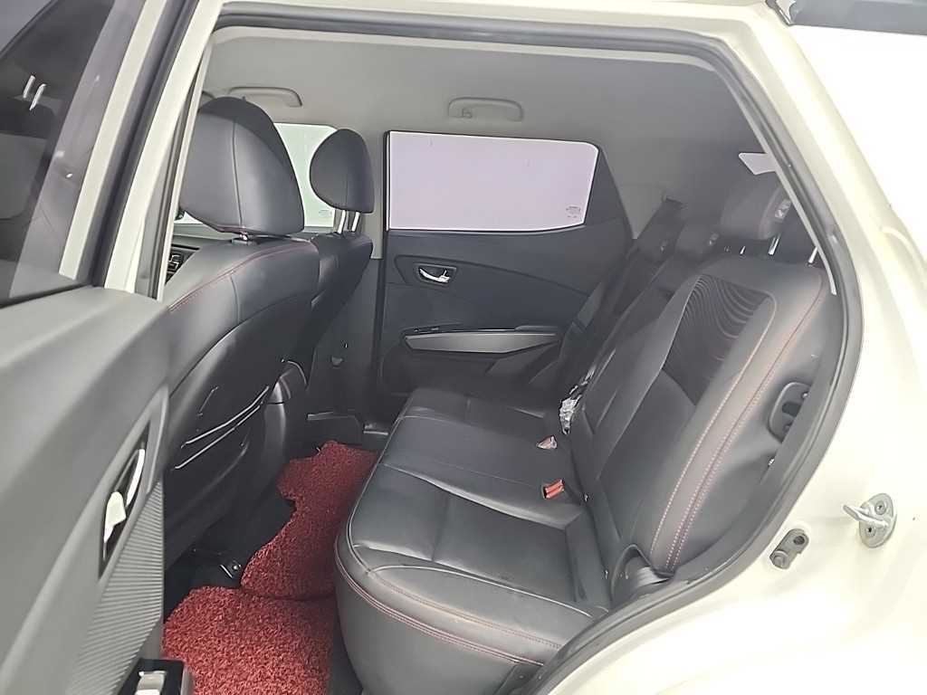 Ssangyong Tivoli - Vista 12