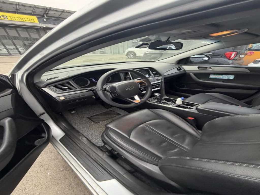 HYUNDAI Sonata - Vista 3