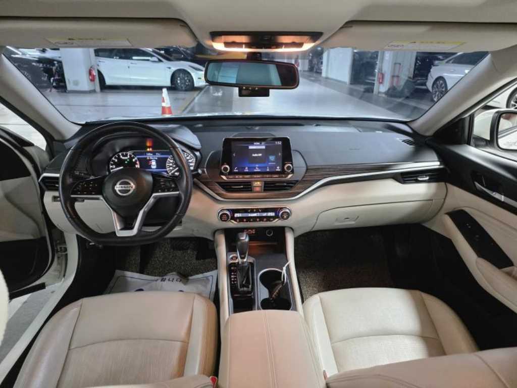 Nissan Altima - Vista 6