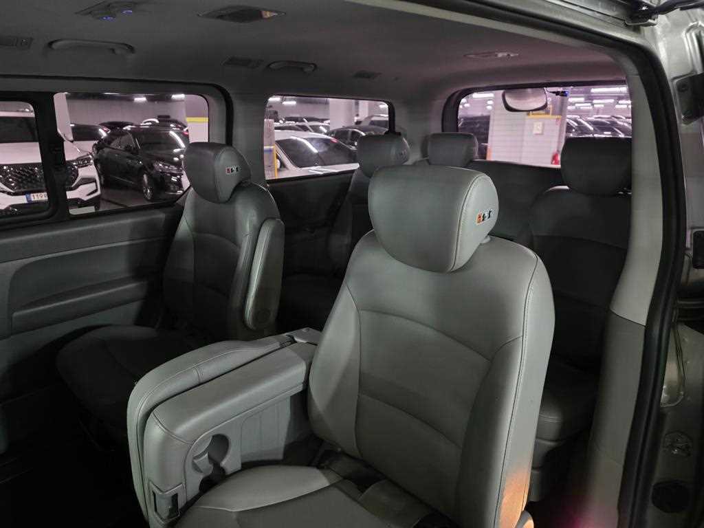 HYUNDAI Starex - Vista 7