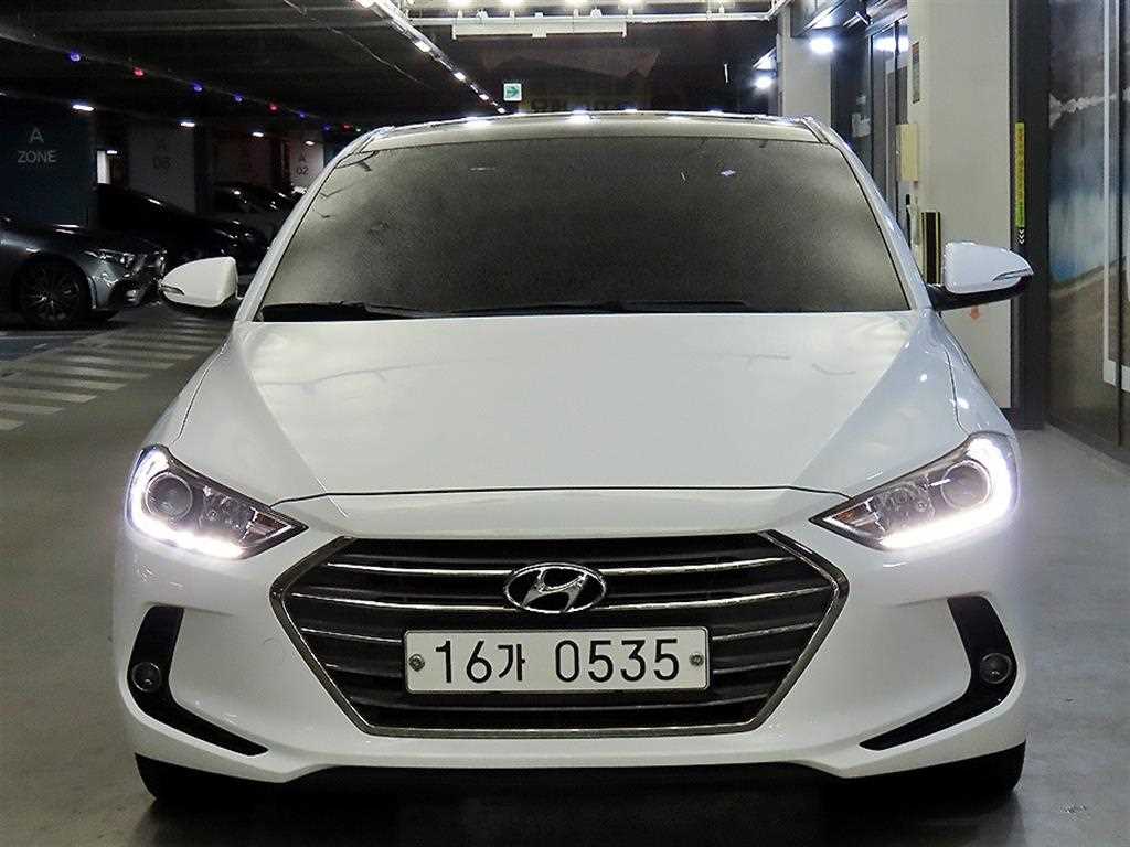 HYUNDAI Avante - Vista 2