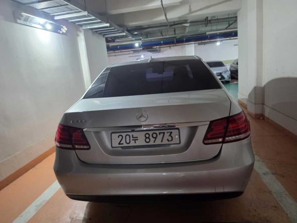 Mercedes Benz E class - Vista 4