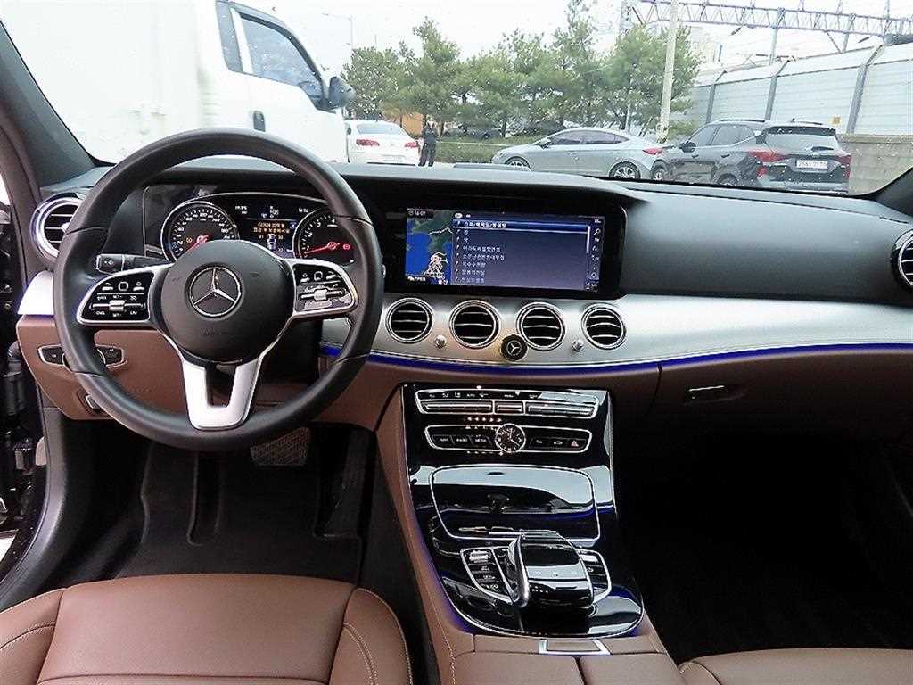 Mercedes Benz E class - Vista 7