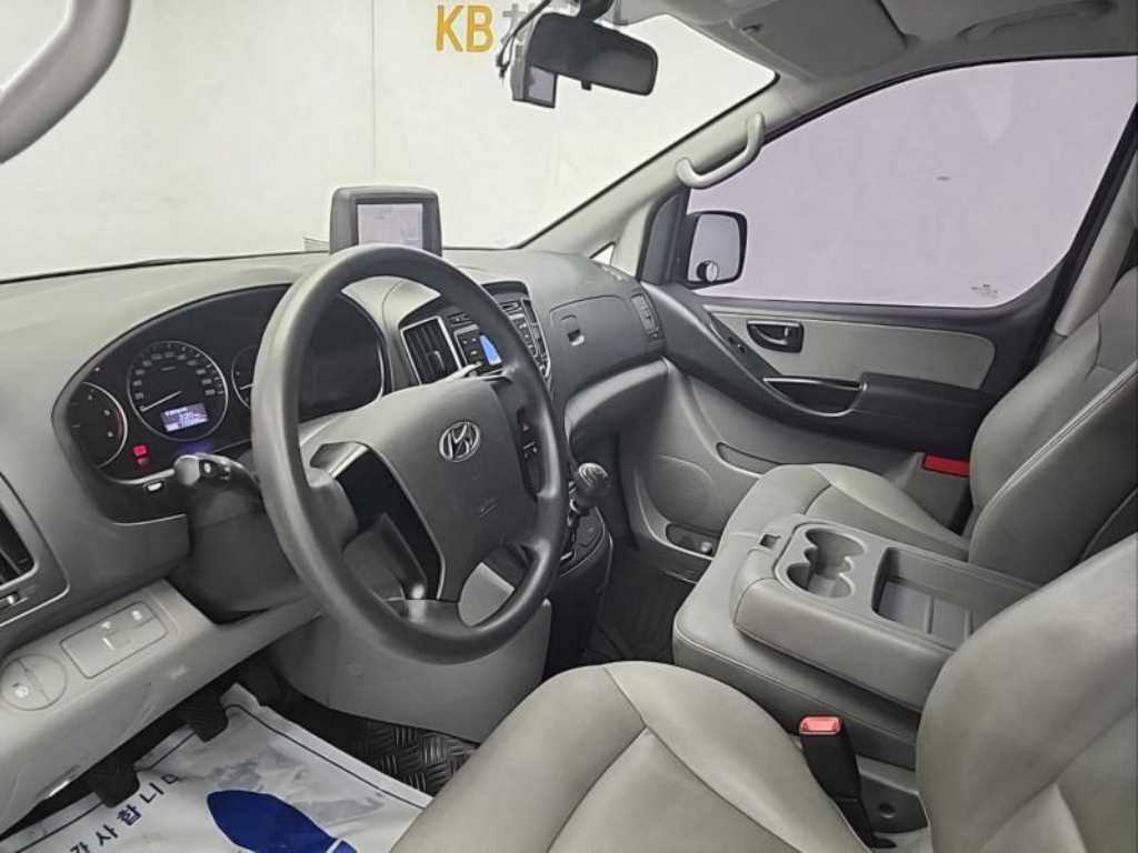 HYUNDAI Starex - Vista 7