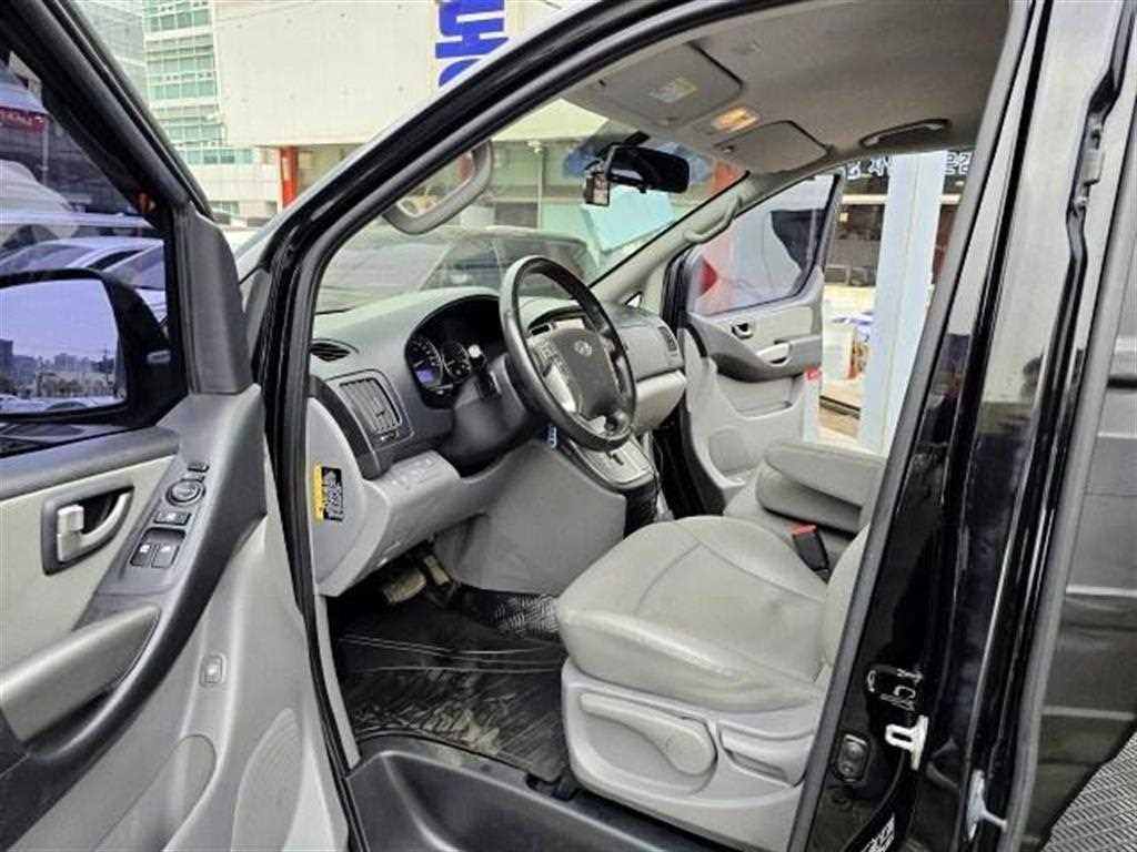 HYUNDAI Starex - Vista 8