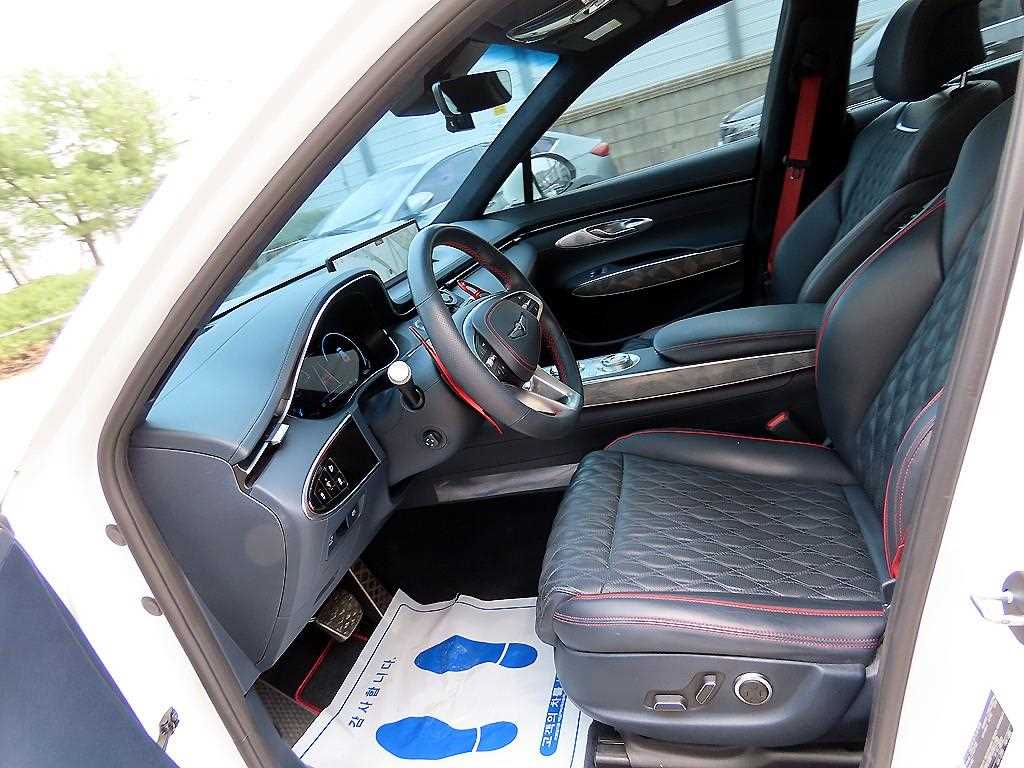 Genesis GV70 - Vista 5