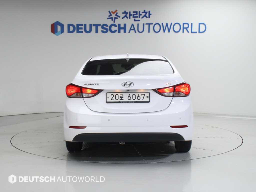 HYUNDAI Avante - Vista 4