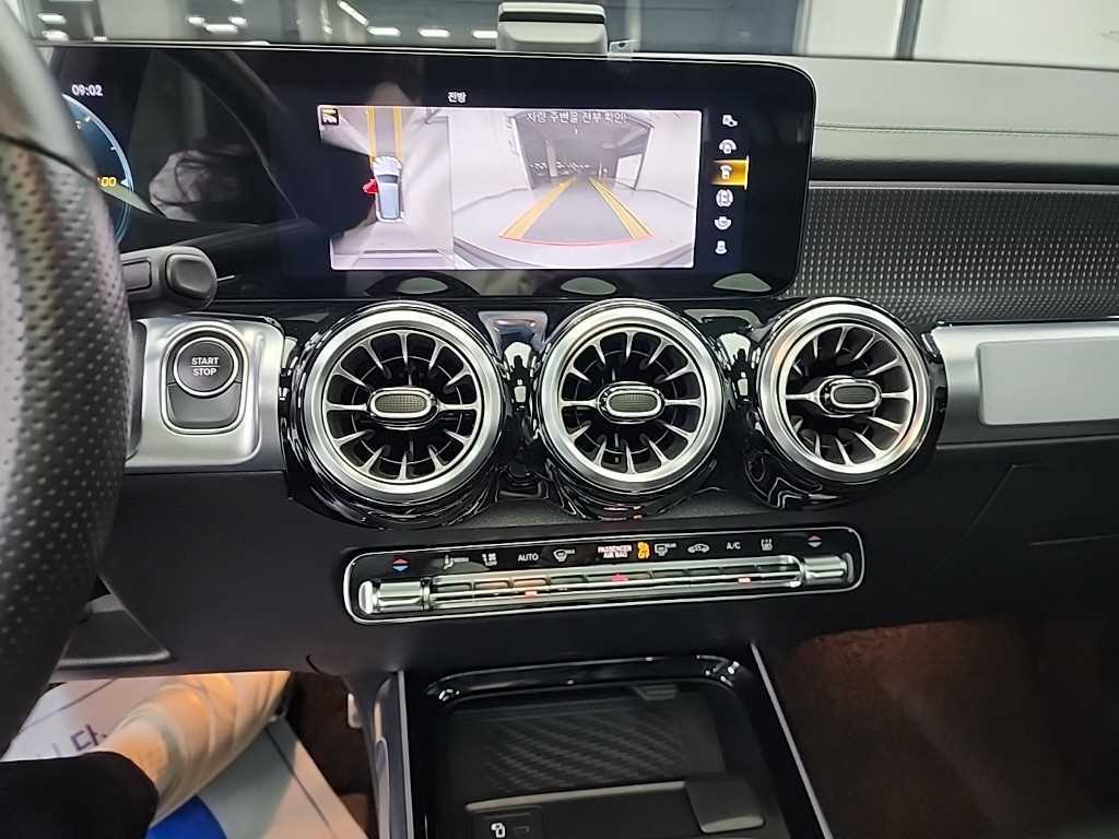 Mercedes Benz EQB - Vista 10