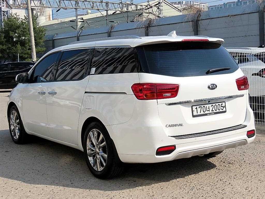 KIA Carnival - Vista 3