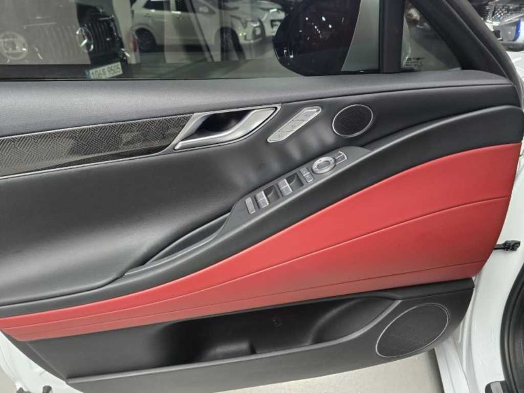 Genesis G80 - Vista 12