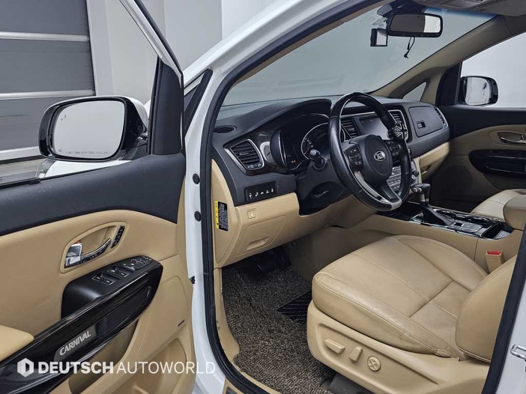 KIA Carnival - Vista 11