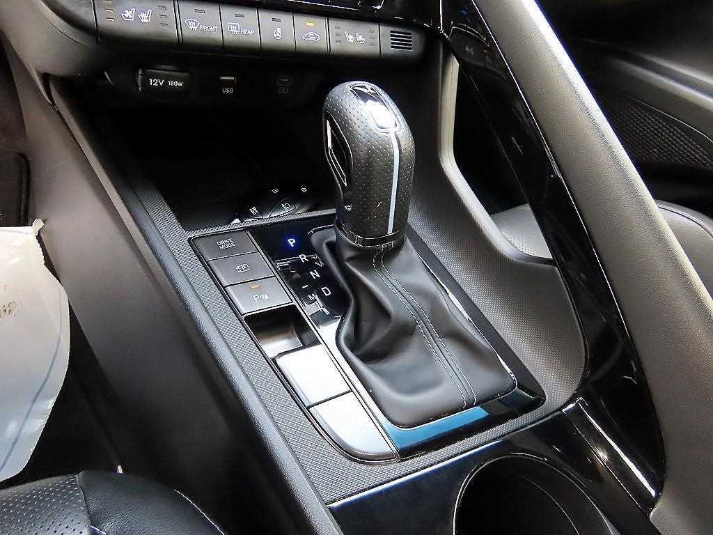 HYUNDAI Avante - Vista 10