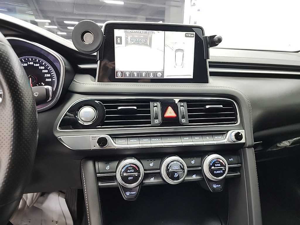 Genesis G70 - Vista 10