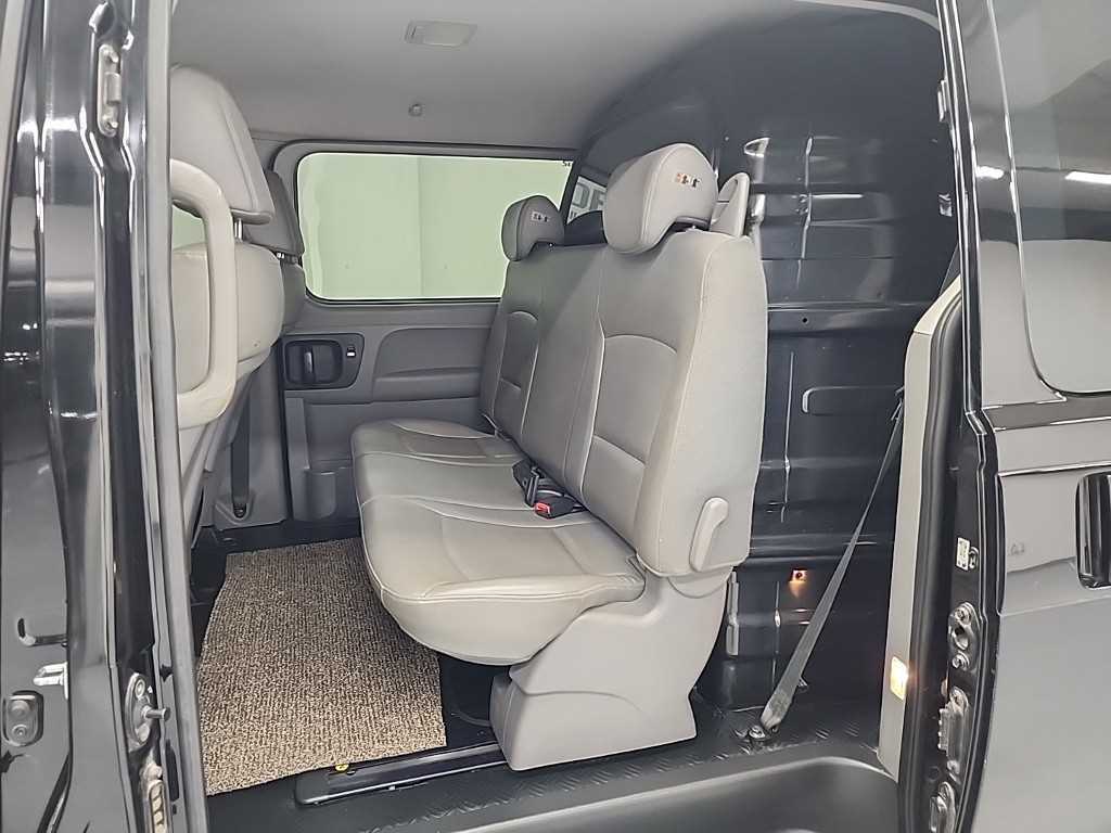 HYUNDAI Starex - Vista 12