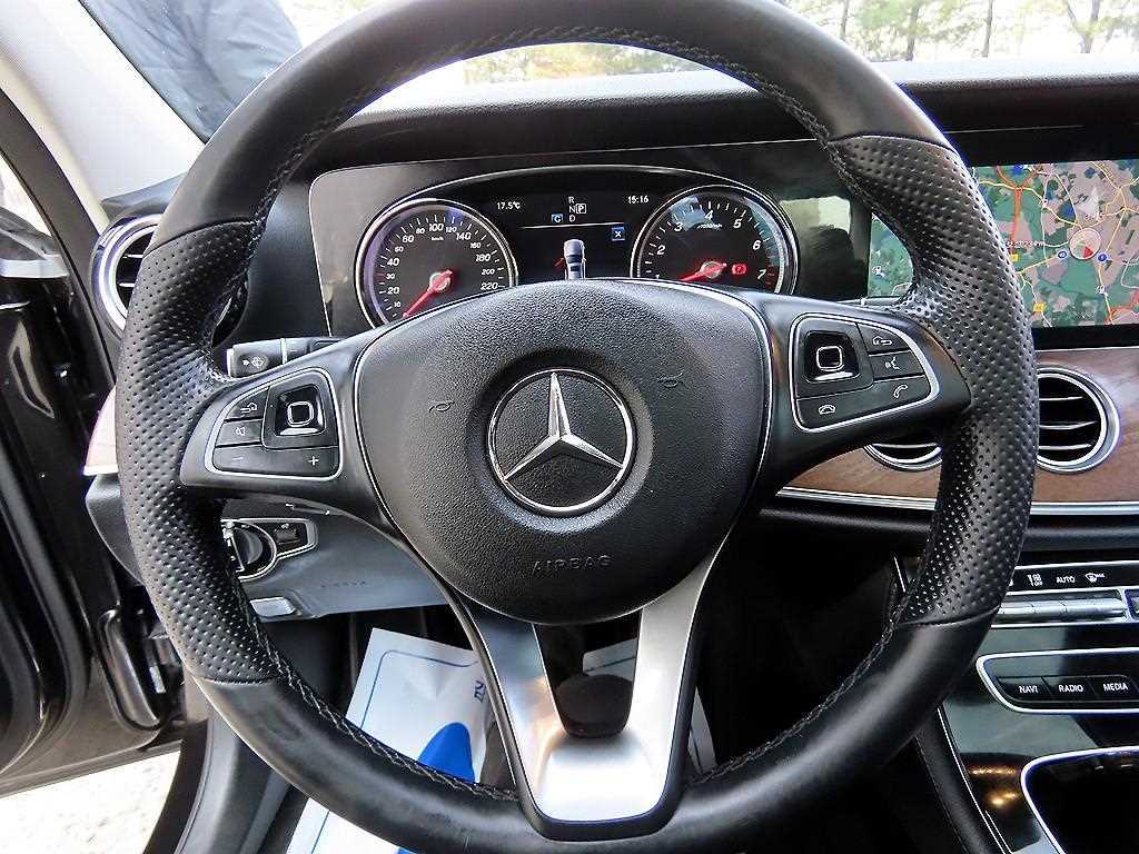 Mercedes Benz E class - Vista 8